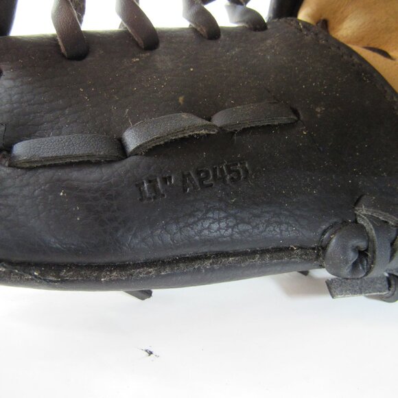 Wilson Youth Black RHT Adjustable Cuff Five Finger Baseball Glove 11" A2451 - Picture 6 of 8